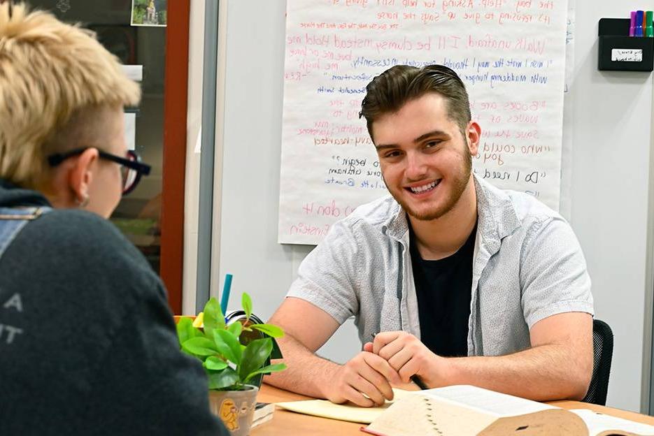 Alex Ciardullo sits with a tutee in the Philip Boshoff Writing Center 